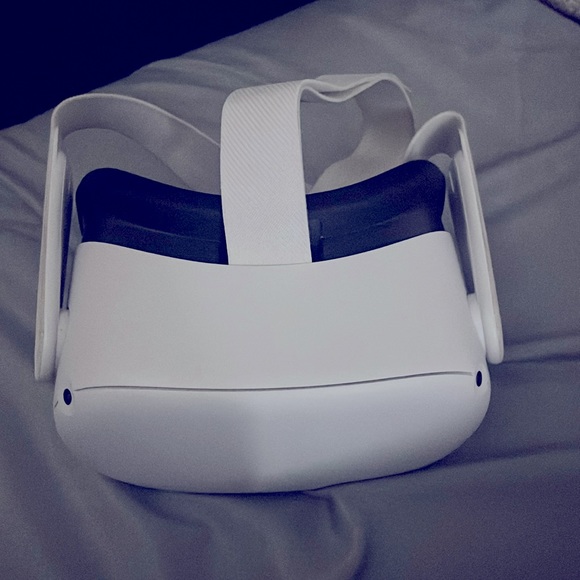 Oculus quest 2 is a vr (virtual reality) headset - Picture 4 of 4